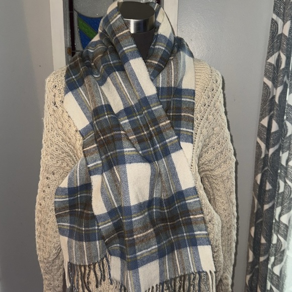 Quills Woolen Market Ireland 100% Wool Plaid Scarf - Picture 3 of 5